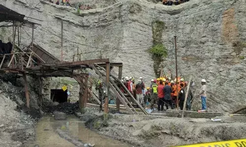 బొగ్గుగనిలో పేలుడు.. 10 మంది మృతి