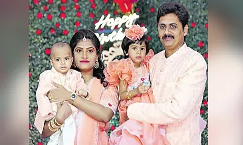 విహార‌యాత్రలో విషాదం.. రోడ్డు ప్ర‌మాదంలో సాఫ్ట్‌వేరు దంప‌తుల మృతి