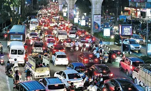 హైదరాబాద్లో భారీగా పెరిగిన శబ్ద కాలుష్యం.. చెవులకు తూట్లు పడేలా సౌండ్