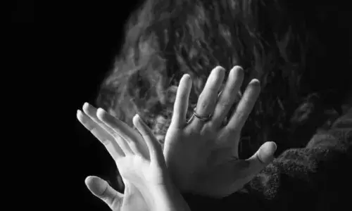 స్నేహితుడి భార్యను నమ్మించి.. ఆపై అత్యాచారం.. చివరకు