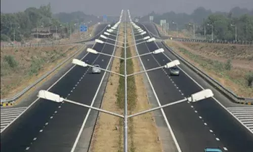 మెరుగైన రహదారులు దేశాభివృద్ధిలో కీలకపాత్ర పోషిస్తాయి