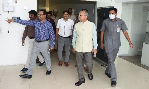 సచివాలయంలోని పలు కార్యాలయాలను ఆకస్మికంగా సందర్శించిన సీఎస్