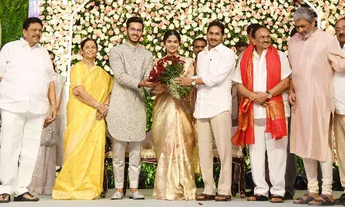 మాజీ ఎంపీ మనవడి వివాహ వేడుకకు హాజరైన సీఎం