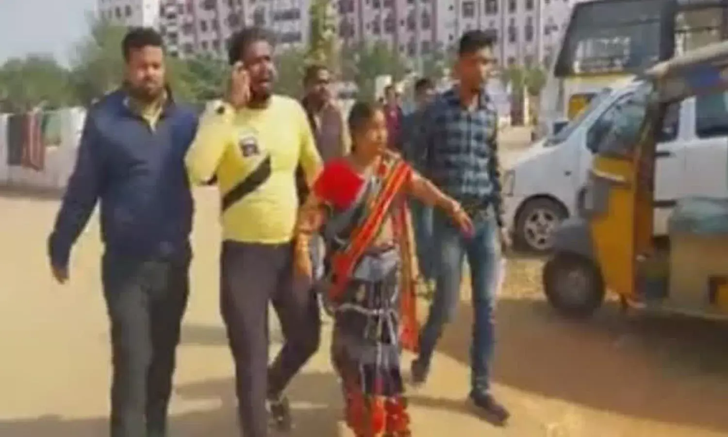 విషాదం.. ప్రార్థన సమయంలో కుప్పకూలి విద్యార్థి మృతి