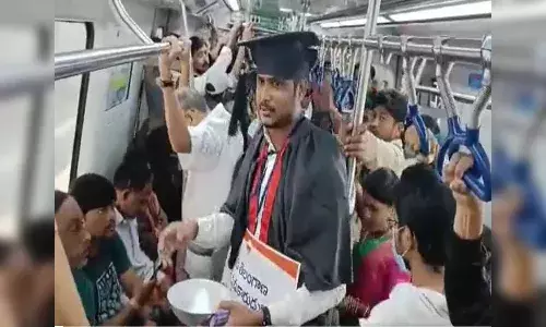 మేము చదువుకున్న బిచ్చగాళ్లం.. హైదరాబాద్ మెట్రోలో బీజేపీ యువనేతలు నిరసన