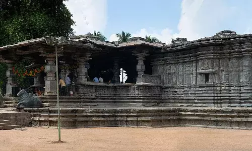 కాకతీయుల కళా వైభవానికి నిదర్శనమైన.. వేయి స్తంభాల గుడి విశిష్టత