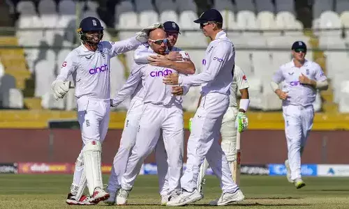 పాక్ కు చుక్కలు చూపించేసింది.. క్లీన్ స్వీప్ చేసిన ఇంగ్లండ్