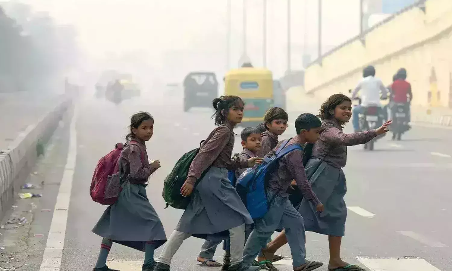 అల‌ర్ట్‌.. మారిన పాఠ‌శాలల‌ వేళ‌లు.. ఉద‌యం 10 గంట‌ల‌కు బ‌డి