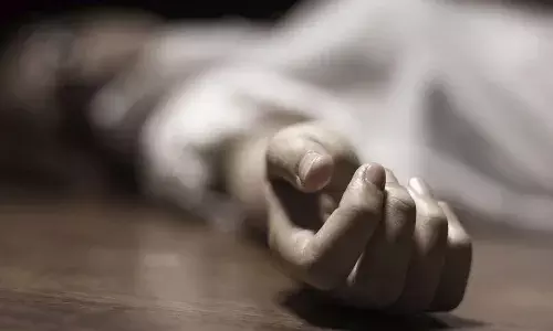 దారుణం.. మద్యం బాటిల్ కోసం.. వృద్ధుడిని చంపిన 8 మంది బాలికలు