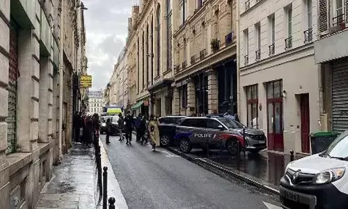 సెంట్రల్ ప్యారిస్లో కాల్పులు.. ఇద్దరు మృతి