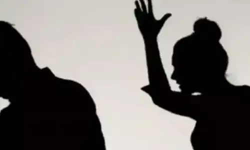 పచ్చని కాపురంలో చిచ్చు.. భర్త మర్మంగాన్ని గోళ్లతో రక్కేసిన భార్య