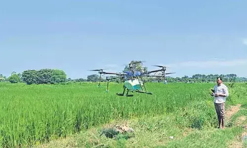 డ్రోన్ వినియోగంలో రైతులకు శిక్షణ ఇవ్వనున్న తెలంగాణ సర్కార్‌