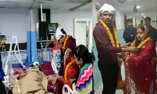 వీడియో: తల్లి చివరి కోరిక.. ఆస్పత్రి ఐసీయూలో యువతి పెళ్లి.. ఆ కాసేపటికే..