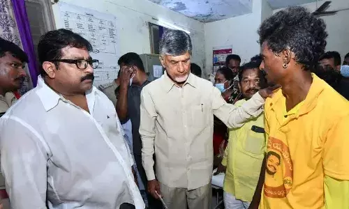 కందుకూరు తొక్కిసలాట.. మృతుల కుటుంబాలకు చంద్రబాబు పరామర్శ