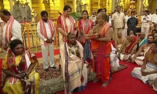 యాదాద్రి లక్ష్మీనరసింహస్వామిని దర్శించుకున్న రాష్ట్రపతి ముర్ము