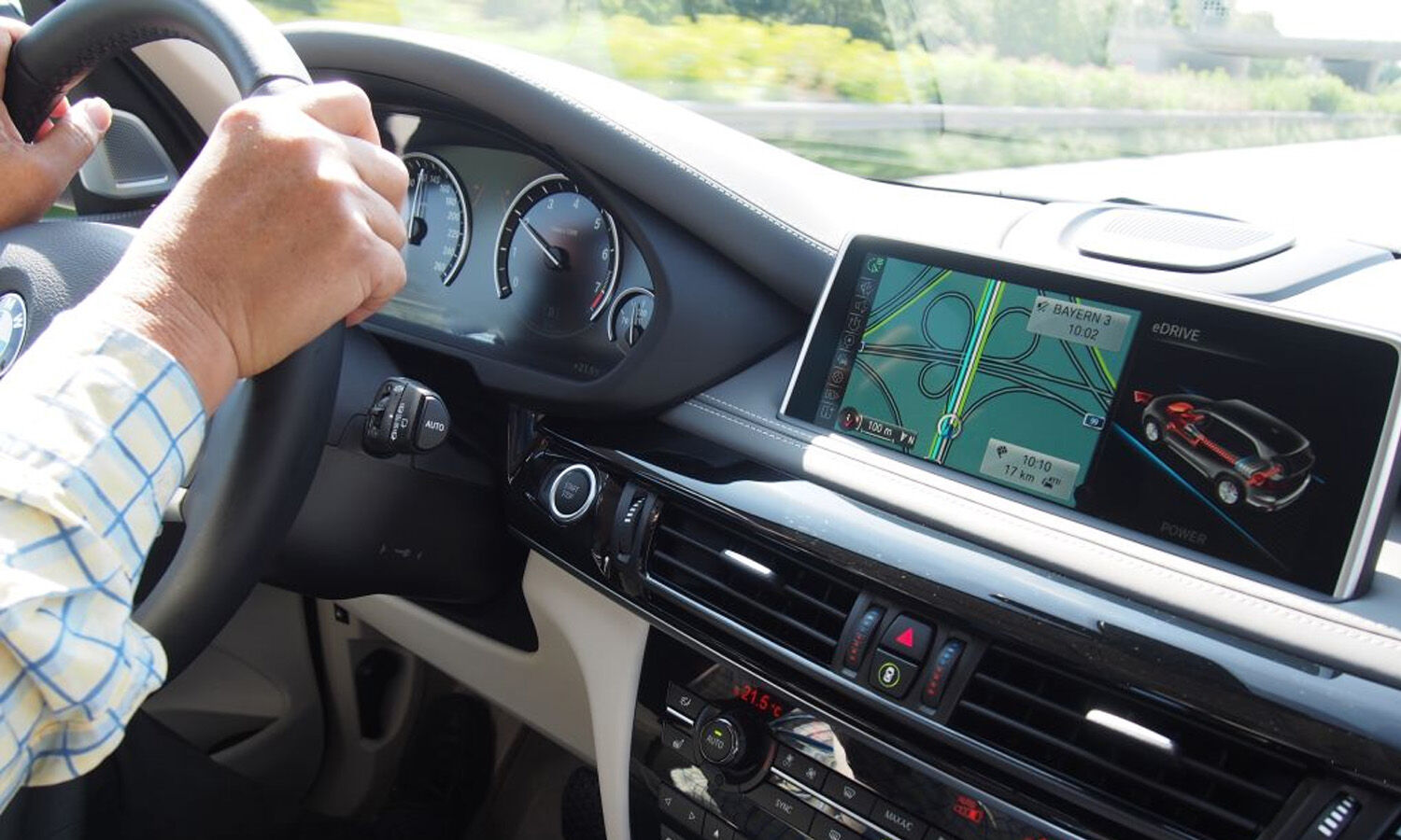 విదేశాల్లో కారు స్టీరింగ్ ఎడమ వైపు ఎందుకుంటుంది ? Why is the car