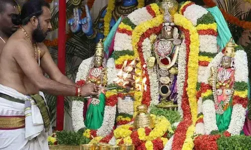 వైకుంఠ ఏకాదశి.. వైష్ణవ ఆలయాలకు పోటెత్తిన భక్తులు