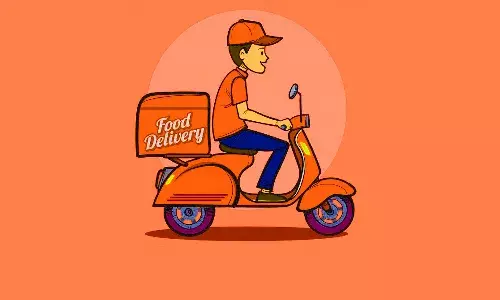 ఫుడ్ ఆర్డ‌ర్ లేటు అయ్యింద‌ని.. డెలివ‌రీ బాయ్‌పై దాడి