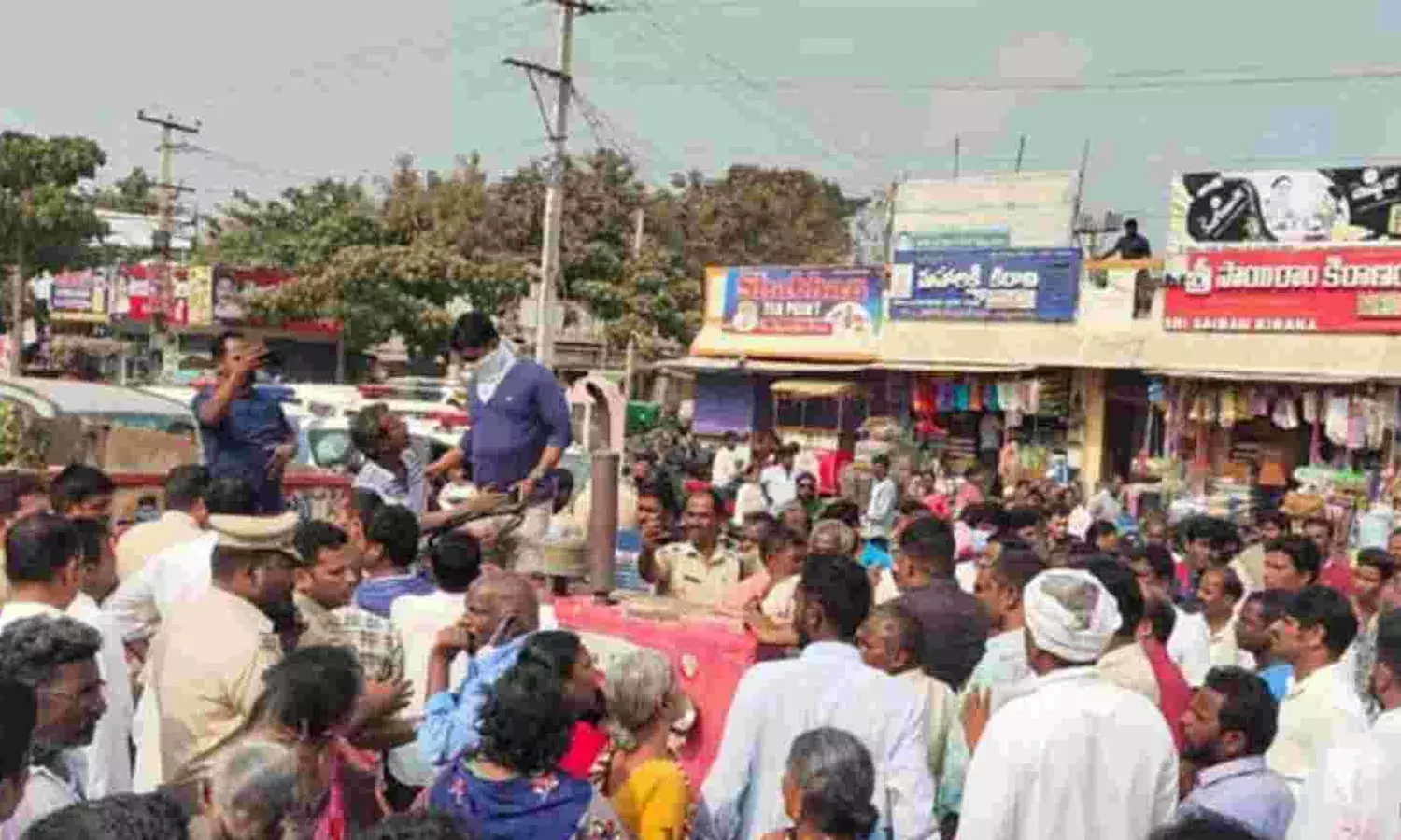 బంద్‌కు పిలుపునిచ్చిన రైతులు.. కామారెడ్డి జిల్లా అడ్లూర్‌లో ఉద్రిక్తత