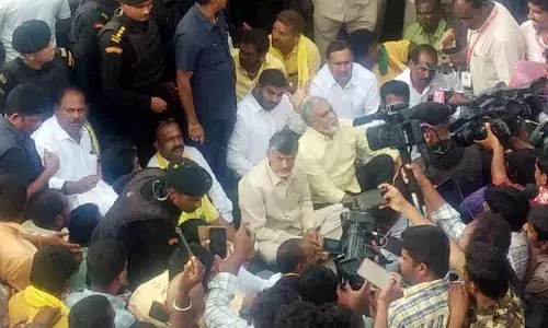 పోలీసులు బానిసలుగా బతకొద్దు.. నేను ప్రజల కోసం పోరాడుతున్నా: చంద్రబాబు