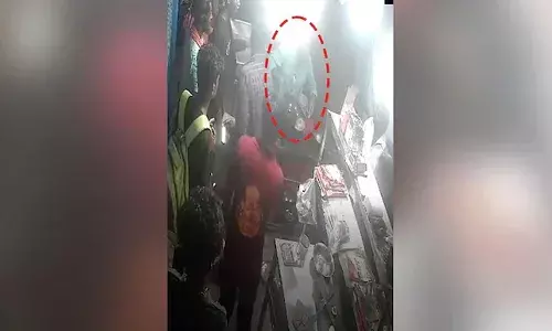 హోటల్ యజమాని, కొడుకు, సిబ్బందిపై.. వేడి నూనె పోసిన ఐదుగురు తాగుబోతులు