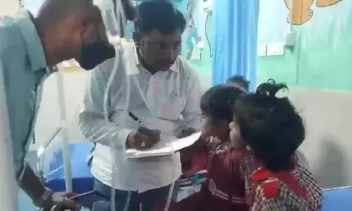 సర్కార్ బడిలో 30 మంది విద్యార్థులకు అస్వస్థత.. ఆ నీటిపైనే అనుమానం