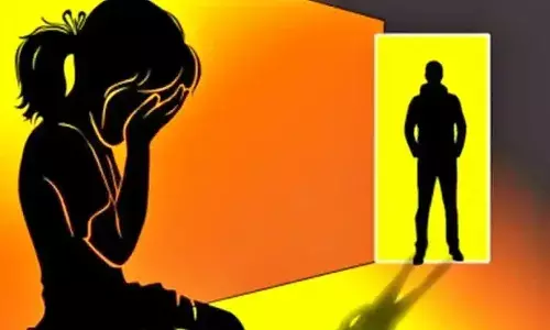 8 ఏళ్ల కుమార్తెపై తండ్రి అత్యాచారం.. తల్లి లేని సమయం చూసుకుని మరీ..