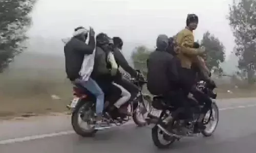 మూడు బైక్ లపై ఏకంగా 14 మంది.. ఎందుకోసమో తెలుసా..?
