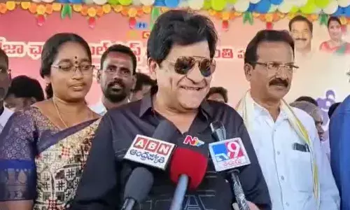 అధిష్టానం ఆదేశిస్తే పవన్పై పోటీకి సిద్ధం : అలీ