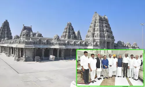 యాదాద్రి ఆలయంలో ప్రత్యేక పూజలు చేసిన సీఎంలు