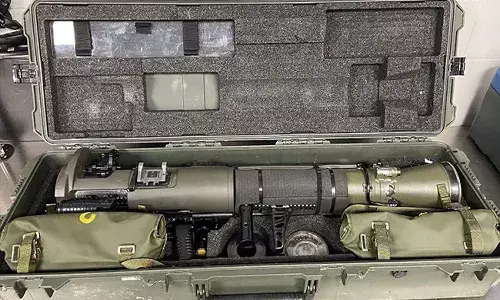 విమానంలో ఏకంగా ఆ ఆయుధాన్ని తీసుకుని వెళ్లాలని అనుకున్నారే..!