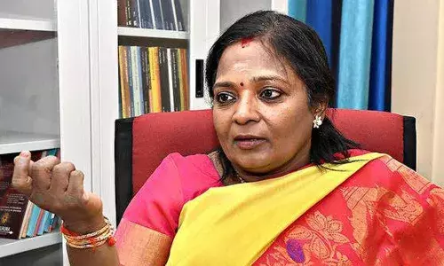 సీఎం కేసీఆర్ గవర్నర్ను అవమానించారు: తమిళిసై