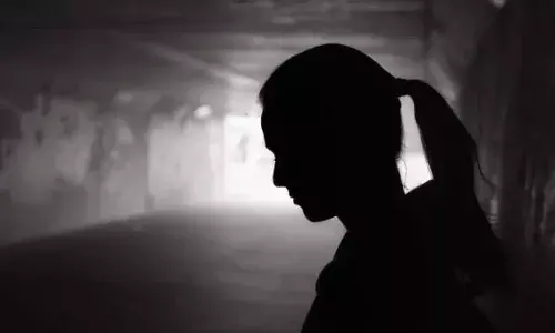 గర్భం దాల్చేందుకు.. భార్యకు మానవ అస్థికల బూడిద తినిపించిన భర్త