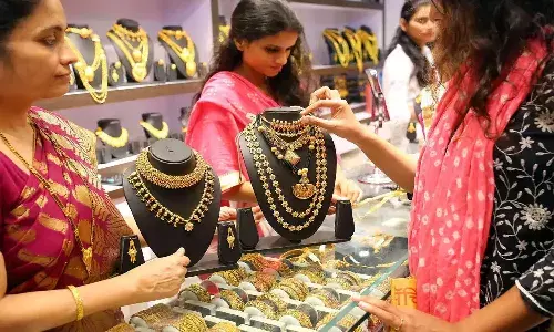 మగువలకు షాక్.. పెరిగిన బంగారం ధర