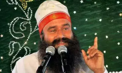 డేరా బాబా మళ్లీ బయటకు వచ్చాడు