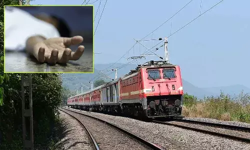 నెల్లూరులో విషాదం.. రైలు ఢీ కొని ముగ్గురు మృతి