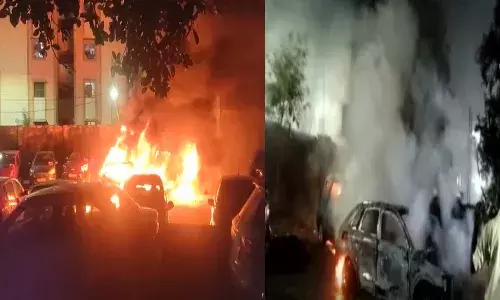 నాంప‌ల్లి ఎగ్జిబిష‌న్ పార్కింగ్‌లో అగ్నిప్ర‌మాదం.. ప‌లు కార్లు ద‌గ్థం