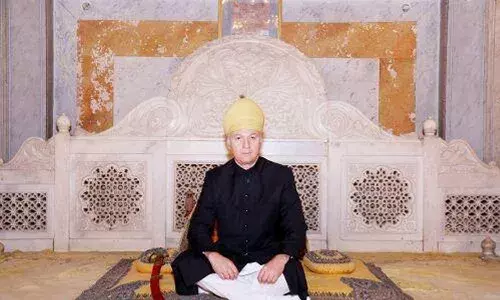 9వ నిజాంగా మహ్మద్‌ అజ్మత్‌ అలీఖాన్‌