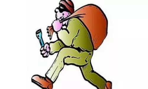 అతడి టార్గెట్ ఏటీఎం లను కొల్లగొట్టడం.. చివరికి ఎలా దొరికాడంటే..!