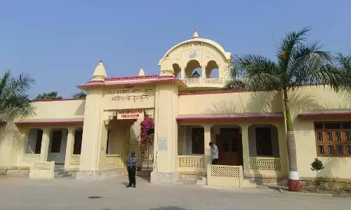 గురుకులంలో కలకలం.. లెస్బియన్‌ సంబంధం పెట్టుకోవాలని..  8వ తరగతి విద్యార్థినికి వేధింపులు