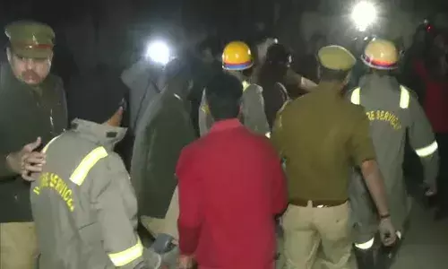 కుప్పకూలిన‌ ఐదు అంతస్థుల భవనం.. ముగ్గురు దుర్మ‌ర‌ణం