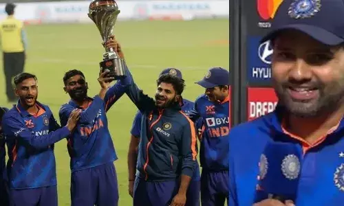 అతడో మెజిషియన్.. వాటిని పట్టించుకోం : రోహిత్ శర్మ