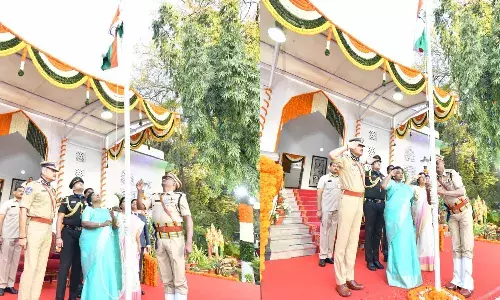 రాజ్భవన్లో ఘనంగా 74వ గణతంత్ర దినోత్సవ వేడుకలు.. కొత్త భవనాలు నిర్మిచడమే అభివృద్ధి కాదు