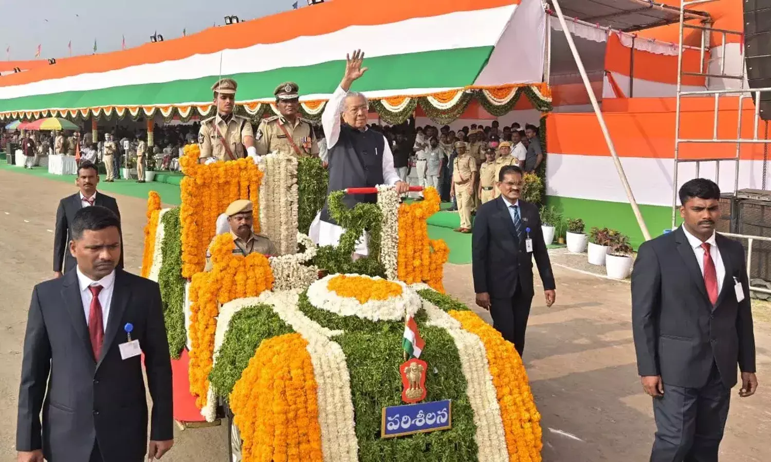 సీఎం జగన్‌ సంక్షేమ పథకాలకు గవర్నర్‌ అభినందన