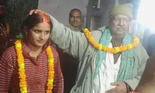 కొడుకు భార్యను పెళ్లి చేసుకున్న 70 ఏళ్ల మామ.. ఆ కారణంతోనే..
