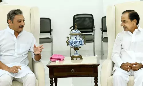 సీఎం కేసీఆర్ను కలిసిన ఛత్రపతి శివాజీ 13వ వారసుడు