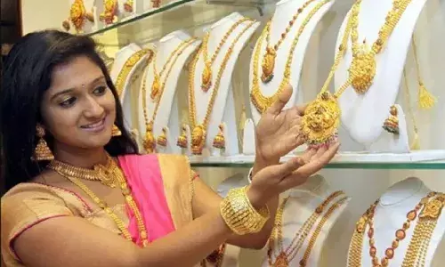 మహిళలకు శుభవార్త.. భారీగా తగ్గిన బంగారం ధర