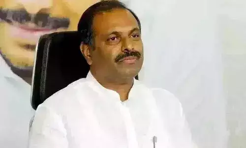 విజయమ్మను కలిసినా రాజకీయమేనా..?