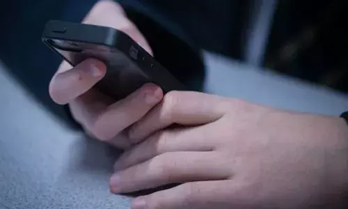 వివాహిత‌ను బ్లాక్‌మెయిల్ చేస్తున్న యువ‌కుడు అరెస్ట్‌..