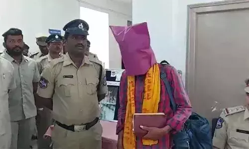 విక్రమార్కుడు స్టైల్లో మోసం.. నకిలీ బాబా అరెస్ట్
